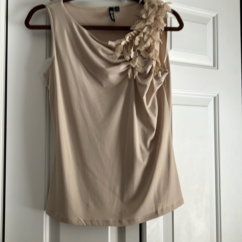 Cutest top ever with shoulder design